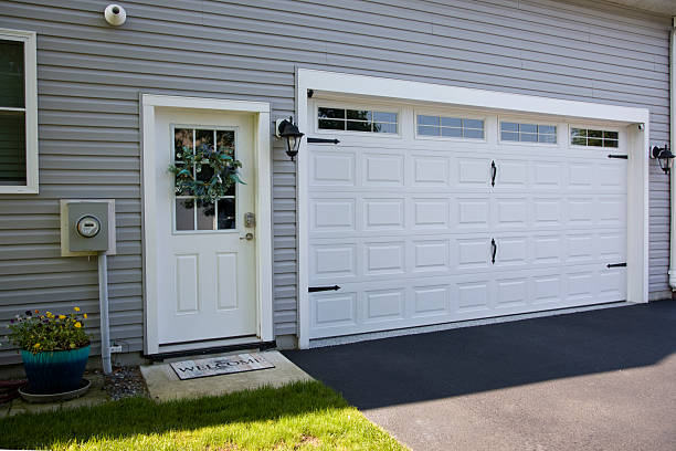 24/7 Emergency Garage Door Panel Replacement experts in Crestwood, IL